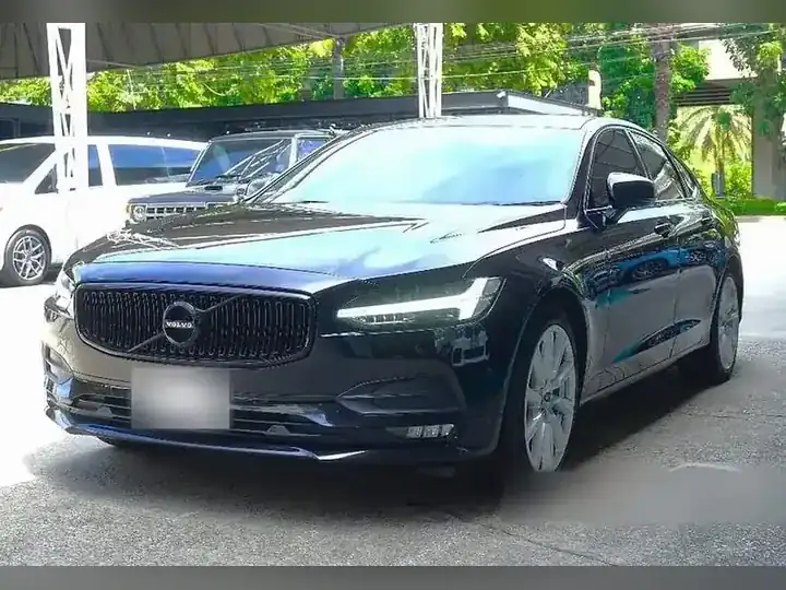 Volvo S90 D4 Momentum รูปที่ 1