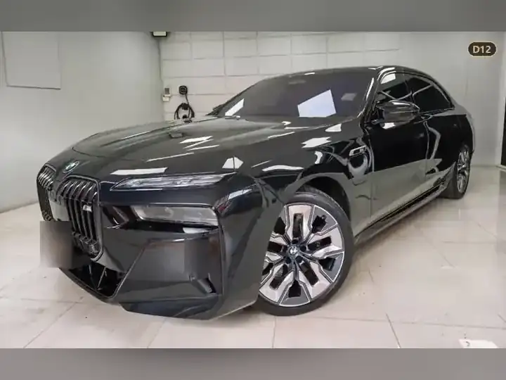 BMW M760e xDrive รูปที่ 1