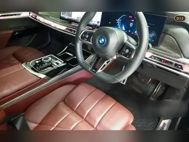 BMW M760e xDrive รูปที่ 4