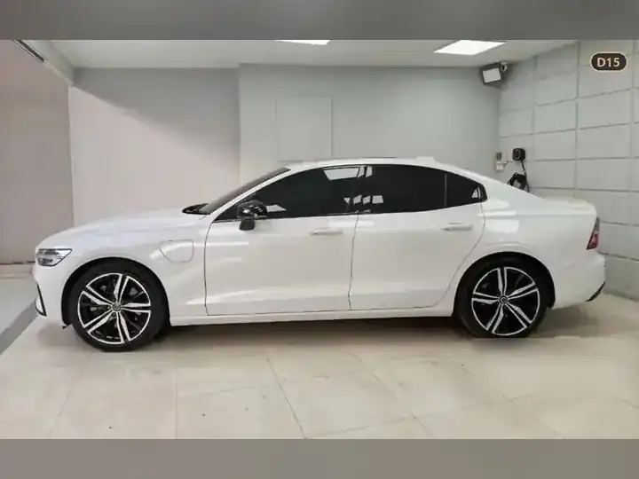 Volvo S60 Recharge T8 R-Design รูปที่ 3