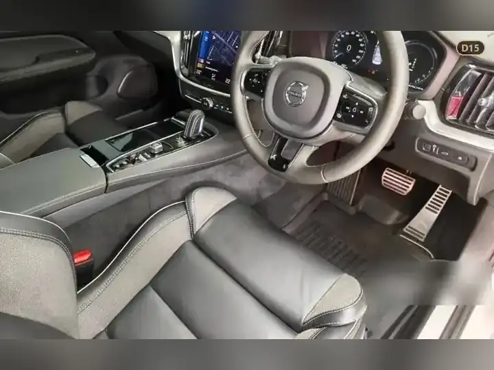 Volvo S60 Recharge T8 R-Design รูปที่ 4