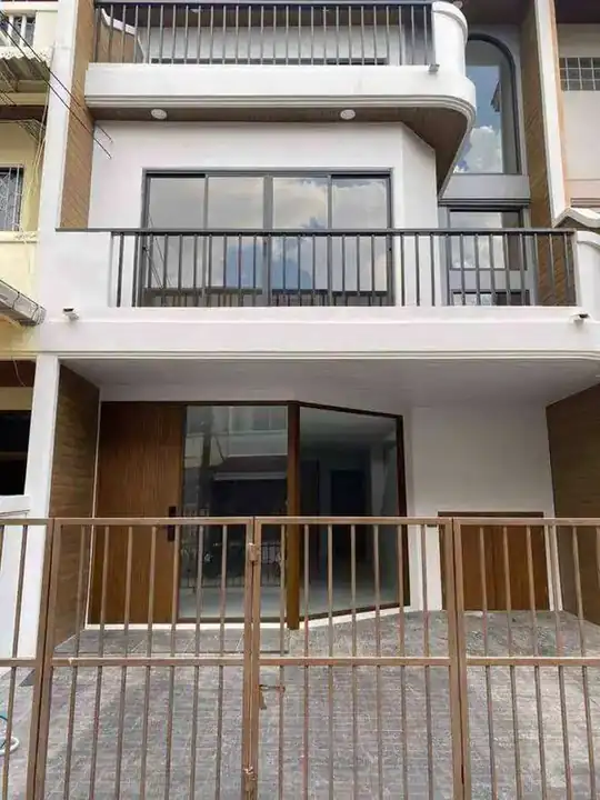 ทาวน์โฮม 3 ชั้น เกษมสันต์ 1 ลาดพร้าว (นาคนิวาส) รูปที่ 1